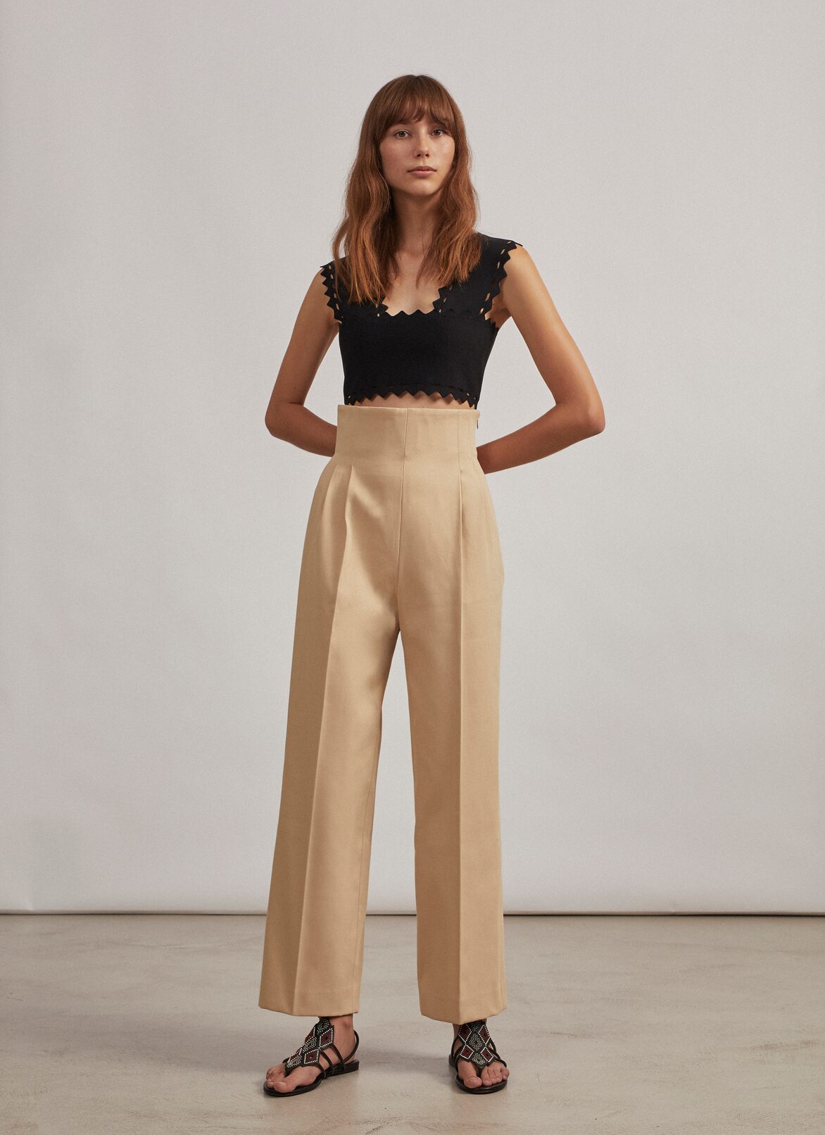 Stretch knit cropped top  ALAÏA BLACK STRETCH KNIT CROPPED TOP